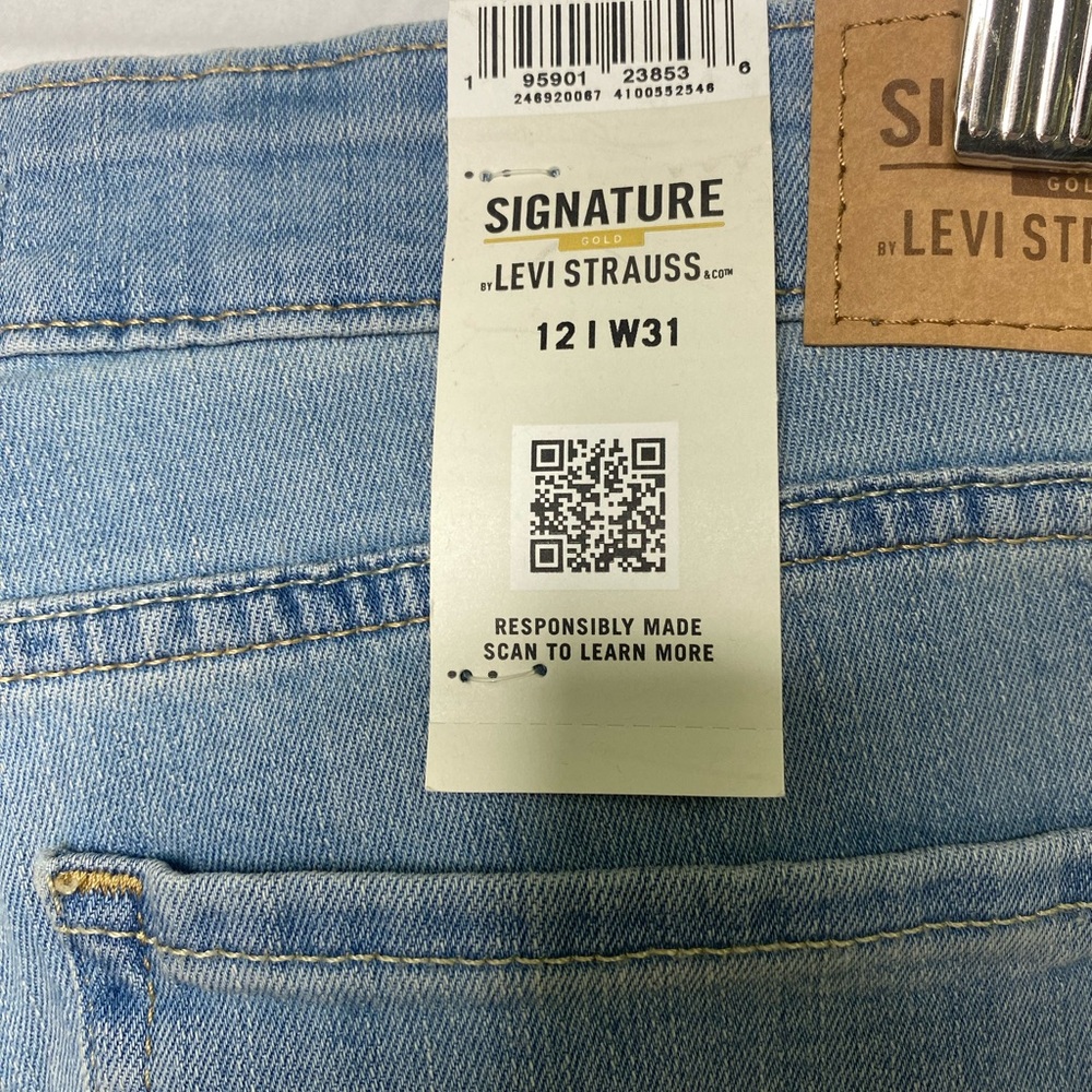 NWT Short jeans, Levis streuss light blue color 12/31 - Picture 7 of 7